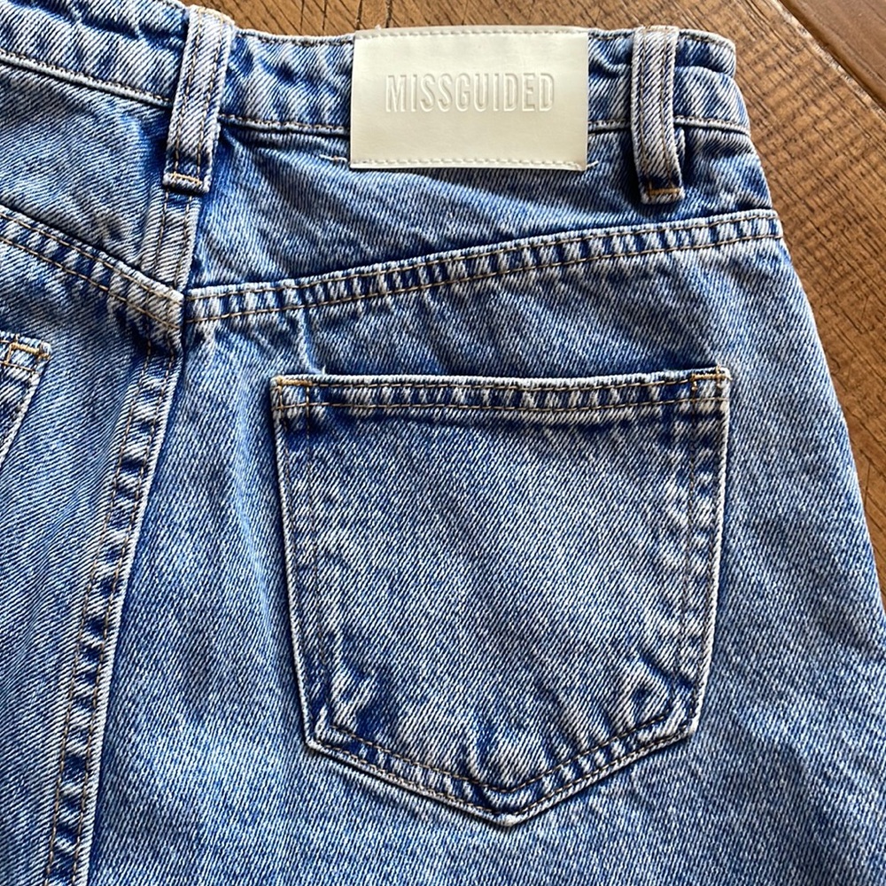 Missguided Riot High Rise Mom Jeans - Picture 6 of 10